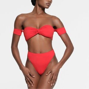 ❤️SKIMS SWIM TWISTED OFF SHOULDER BIKINI TOP IN RUBY L